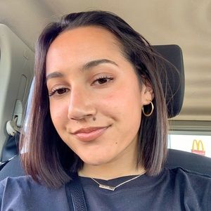 Meet your Posher, Maya